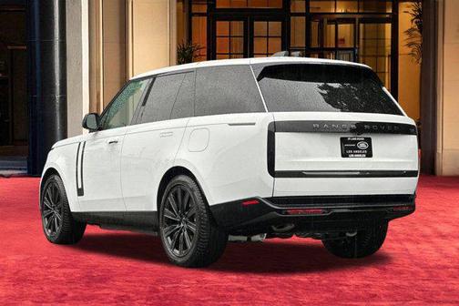2026 Land Rover Range Rover P550e SE