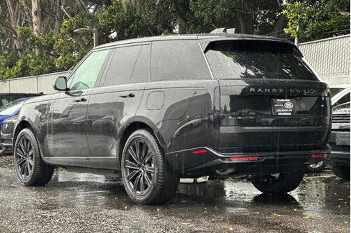 2026 Land Rover Range Rover P550e SE