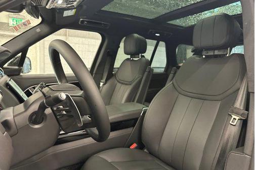 2026 Land Rover Range Rover P550e SE