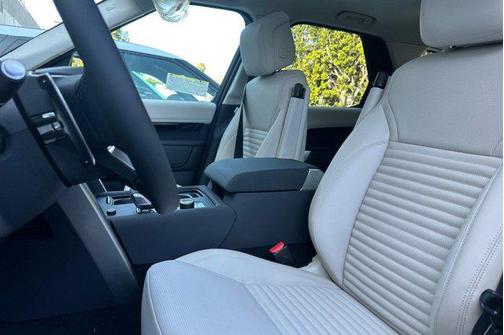 Charente Grey Premium Metallic 2026 Land Rover Discovery S