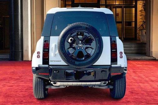 2025 Land Rover Defender 90 P400 X-Dynamic SE