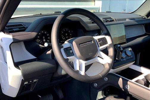 2025 Land Rover Defender 90 P400 X-Dynamic SE