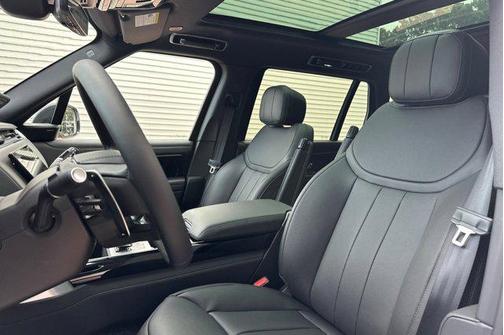 2026 Land Rover Range Rover P400 SE 7 Seat