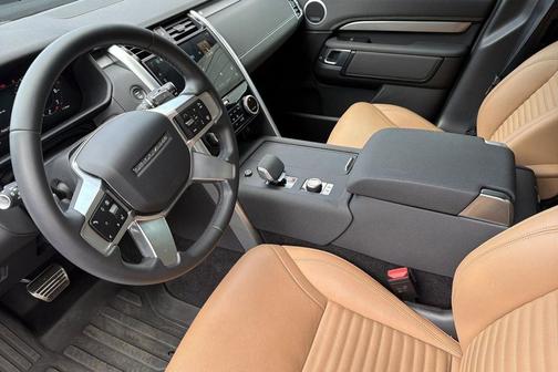 Fuji White 2025 Land Rover Discovery P360 Dynamic SE