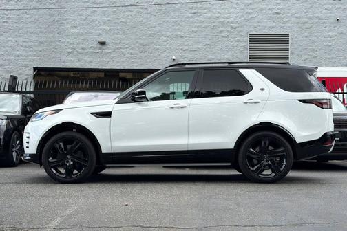 Fuji White 2025 Land Rover Discovery P360 Dynamic SE