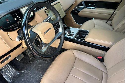 Fuji White 2026 Land Rover Range Rover P550e SE