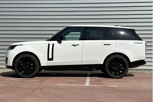 2026 Land Rover Range Rover P550e SE