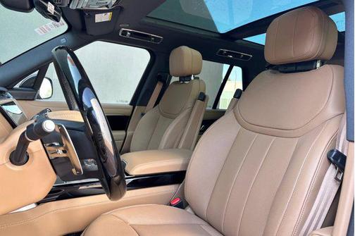 2026 Land Rover Range Rover P550e SE