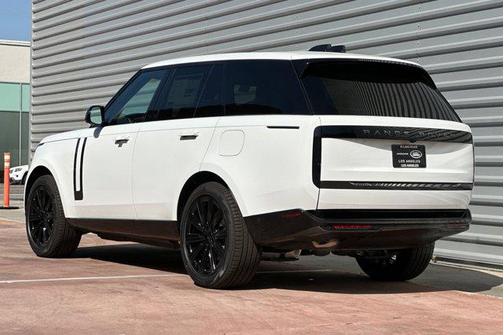 2026 Land Rover Range Rover P550e SE