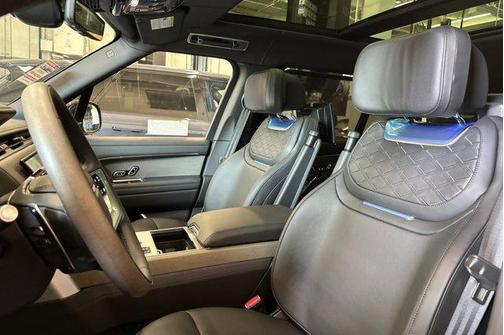 Obsidian Black SV Bespoke Ultr 2026 Land Rover Range Rover P615 SV