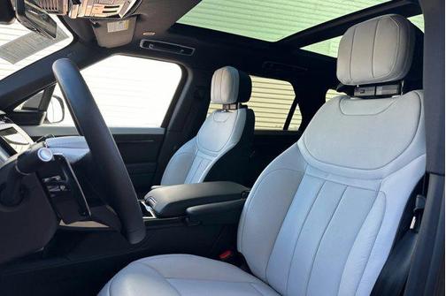 2026 Land Rover Range Rover Sport SE