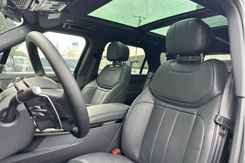 2026 Land Rover Range Rover Sport SE