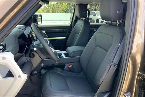 2025 Land Rover Defender 110 P300