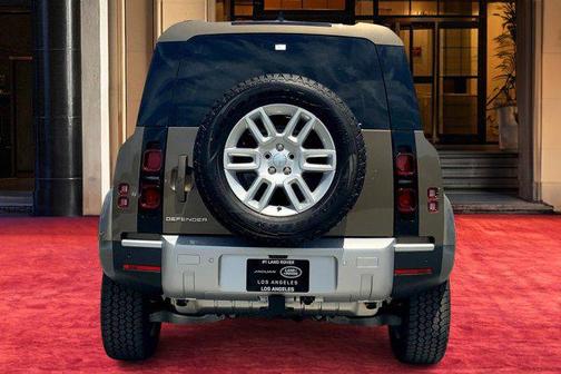 2025 Land Rover Defender 110 P300