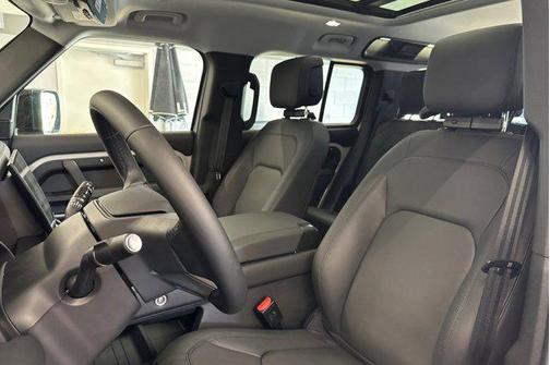 2026 Land Rover Defender X-Dynamic SE