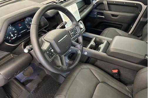 2026 Land Rover Defender X-Dynamic SE