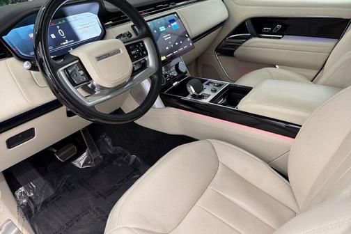 White 2023 Land Rover Range Rover P400 SE