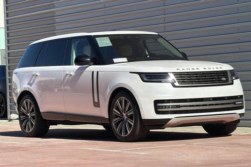White 2023 Land Rover Range Rover P400 SE
