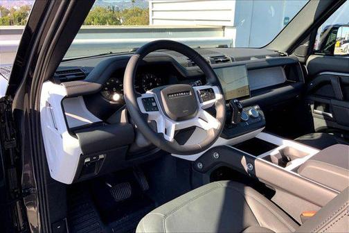 2025 Land Rover Defender 90 P400 X-Dynamic SE