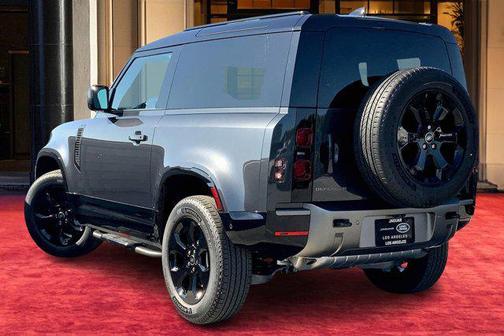 2025 Land Rover Defender 90 P400 X-Dynamic SE