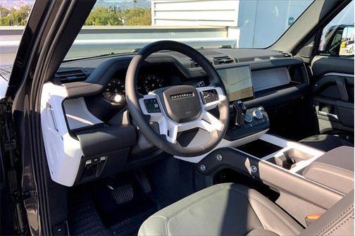 2025 Land Rover Defender 90 P400 X-Dynamic SE