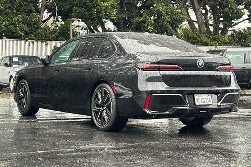 2023 BMW 740 i