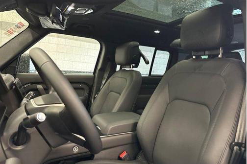 2026 Land Rover Defender P400 X-Dynamic SE
