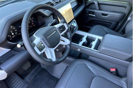 2026 Land Rover Defender P400 X-Dynamic SE
