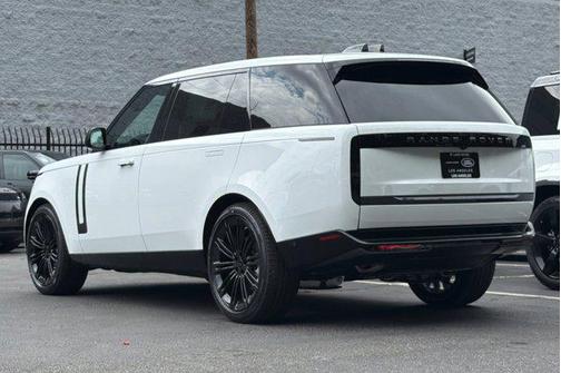 Fuji White 2026 Land Rover Range Rover P400 SE 7 Seat