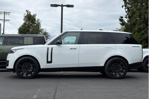 Fuji White 2026 Land Rover Range Rover P400 SE 7 Seat