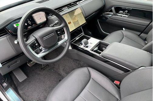 Fuji White 2026 Land Rover Range Rover P400 SE 7 Seat