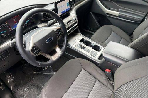 Star White Metallic Tri-Coat 2024 Ford Explorer XLT