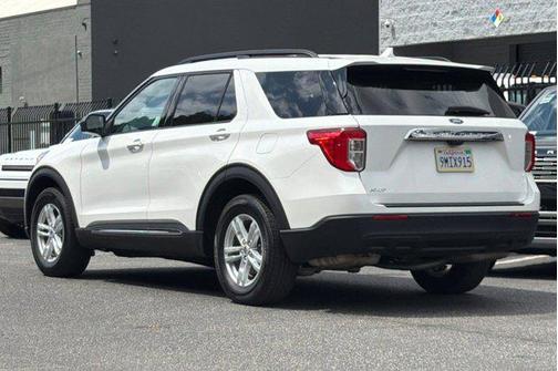 Star White Metallic Tri-Coat 2024 Ford Explorer XLT