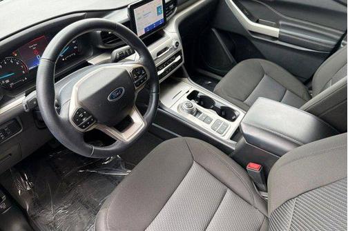Star White Metallic Tri-Coat 2024 Ford Explorer XLT