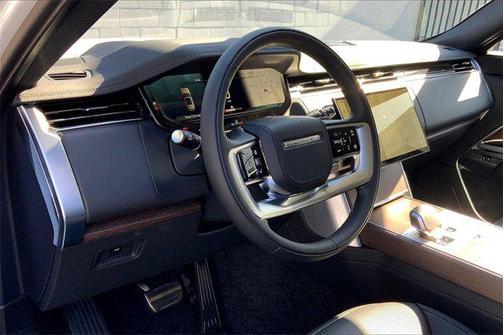2025 Land Rover Range Rover P530 SE 7 Seat