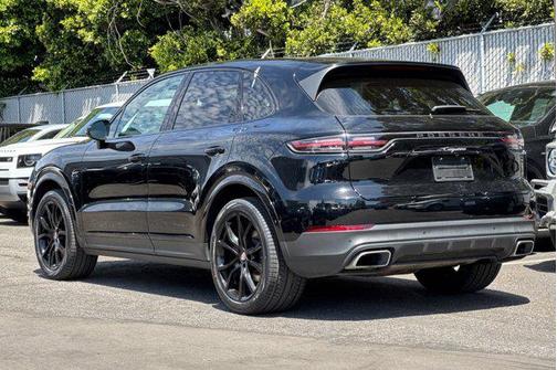 Black 2022 Porsche Cayenne Cayenne