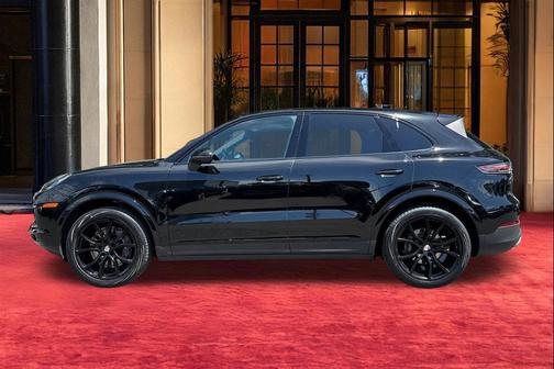 Black 2022 Porsche Cayenne Cayenne