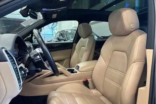 Black 2022 Porsche Cayenne Cayenne