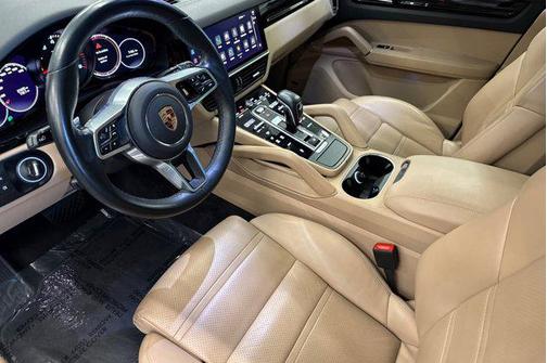 Black 2022 Porsche Cayenne Cayenne