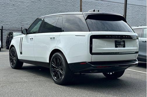 Fuji White 2026 Land Rover Range Rover P400 SE 7 Seat
