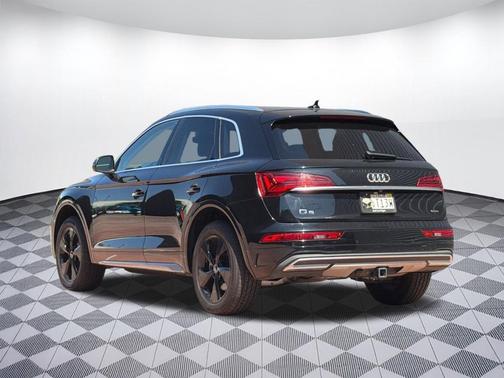 Mythos Black Metallic 2022 Audi Q5 40 Premium Plus