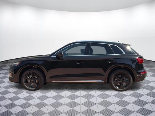 Mythos Black Metallic 2022 Audi Q5 40 Premium Plus