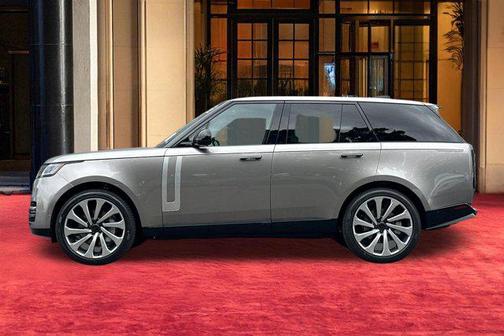 Flux Silver in Gloss finish 2026 Land Rover Range Rover P530 SE