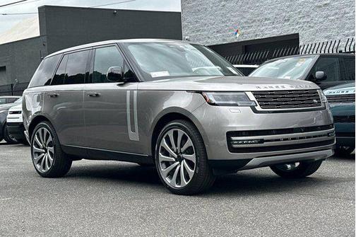 Flux Silver in Gloss finish 2026 Land Rover Range Rover P530 SE