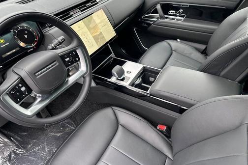 Flux Silver in Gloss finish 2026 Land Rover Range Rover P530 SE