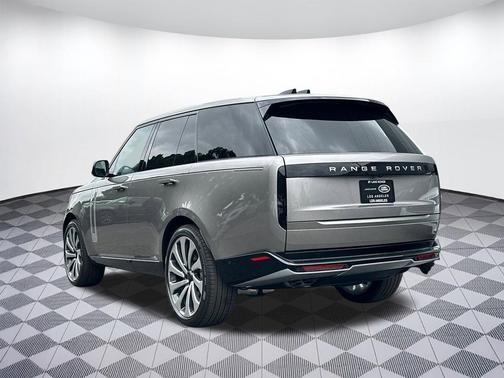 Flux Silver in Gloss finish 2026 Land Rover Range Rover P530 SE