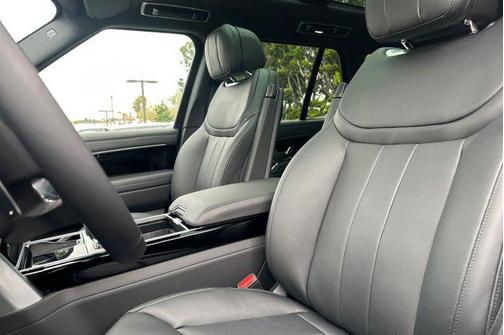 Flux Silver in Gloss finish 2026 Land Rover Range Rover P530 SE