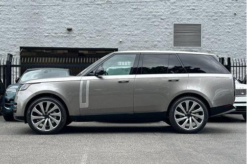 Flux Silver in Gloss finish 2026 Land Rover Range Rover P530 SE