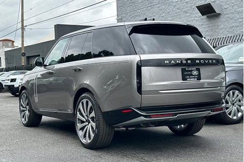Flux Silver in Gloss finish 2026 Land Rover Range Rover P530 SE
