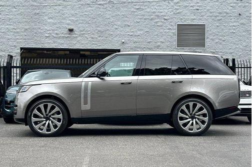 Flux Silver in Gloss finish 2026 Land Rover Range Rover P530 SE